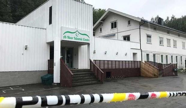 Norveçliler cami önünde nöbet tutuyor!