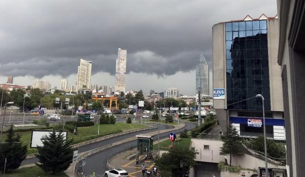 İstanbul kara bulutlarla kaplandı
