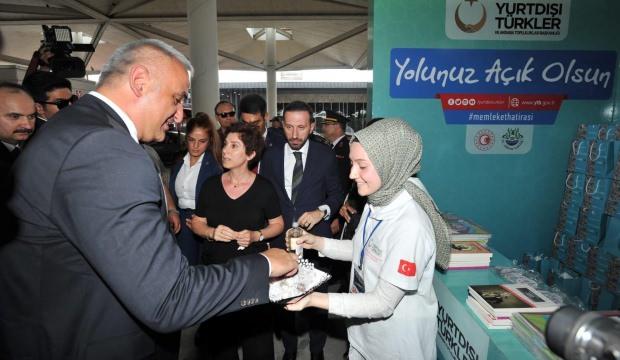 Kültür ve Turizm Bakanı Ersoy Kapıkule'de vatandaşları ziyaret etti