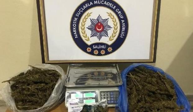 Otomobilde 2 kilo 48 gram esrar ele geçirildi