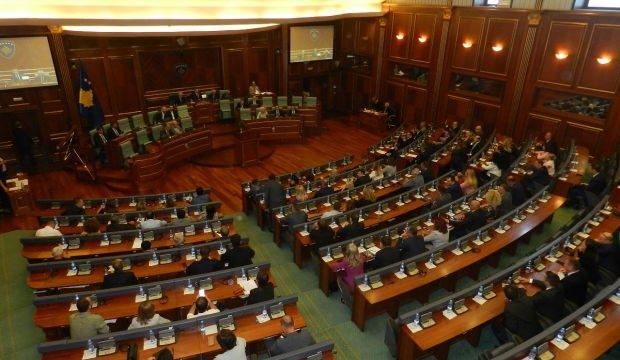 Siyasi kriz sürüyor! Meclisi feshettiler