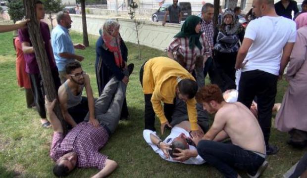 Bahşiş kavgasında damat ve babası bıçaklandı