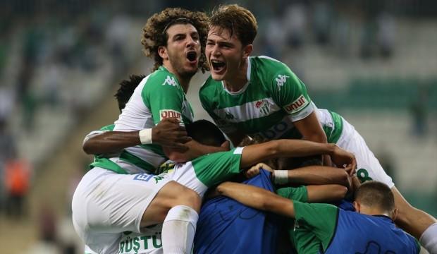 Bursaspor evinde Akhisar'a acımadı!