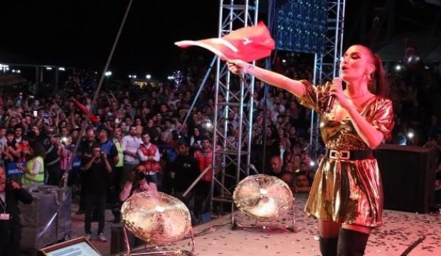 Zonguldak'ta İrem Derici konserinde faciadan dönüldü