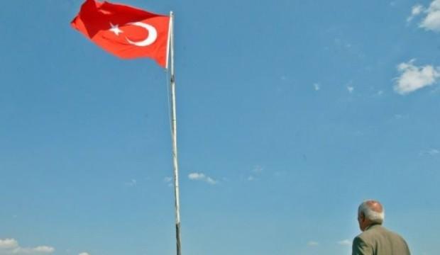 35 yıldır tüm zorluklara rağmen bayrağı dalgalandırıyor
