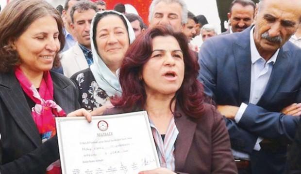 Şehit yakınlarını çıkarıp PKK’lıları aldı