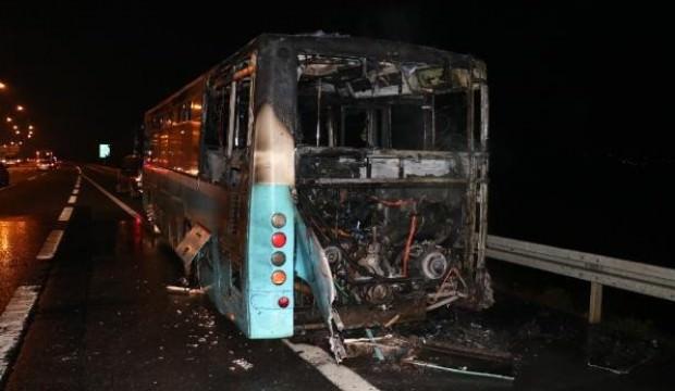 Halk otobüsü TEM Otoyolunda alev alev yandı