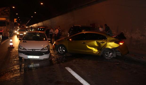 TEM'de zincirleme kaza: İstanbul'a girişte yoğunluk