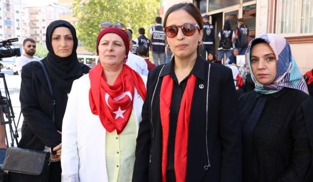 Bbp Heyetinden Oturma Eylemi Yapan Ailelere Destek Ziyareti Guncel Haberleri Haber7
