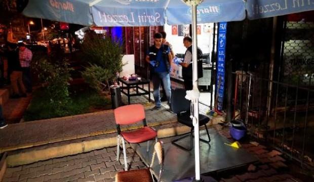 Kafede oturanlara otomobilden ateş açıldı: 3 yaralı
