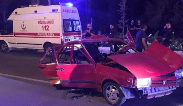 Özel halk otobüsü ile otomobil çarpıştı: 5 yaralı