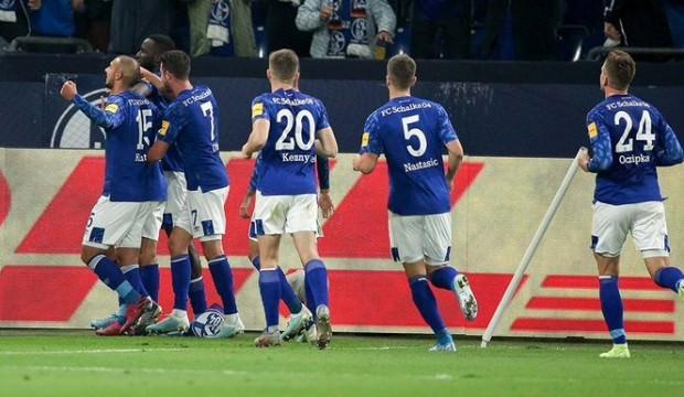 Schalke evinde kazandı! Ozan Kabak...