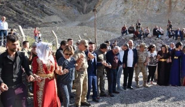 Generaller, şehit oğlunun düğününe eşleriyle birlikte katıldı