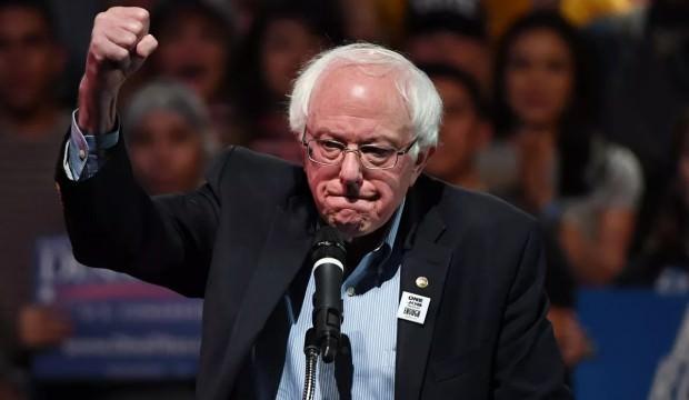 Bernie Sanders hastaneye kaldırıldı
