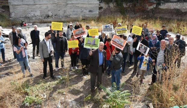 Kandırıp evlerini yıktılar, 5 yıldır çukura bakıyorlar