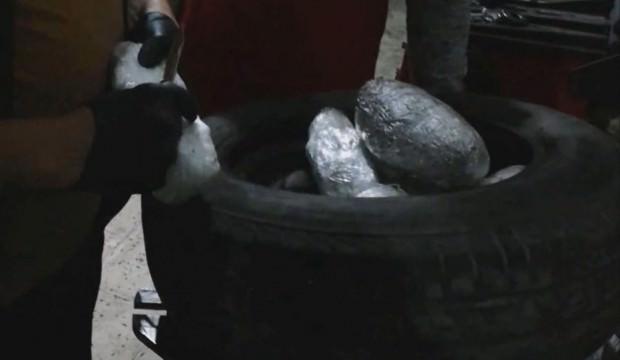 Narkotik köpeğini yanıltmak için parfüm sıktı!