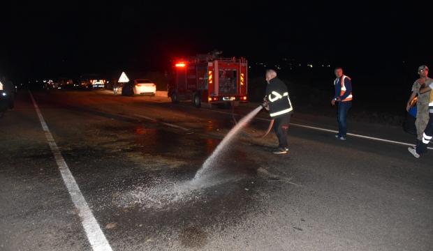 Otomobil koyun sürüsüne daldı: 40 koyun telef oldu