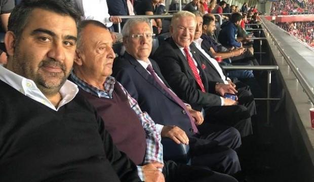 Aziz Yıldırım milli maçı statta izledi