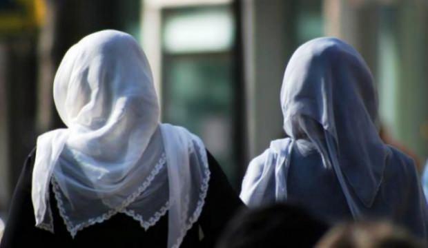 Başörtüsüne yasak getirmekten vazgeçtiler