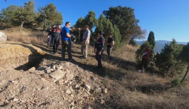 Kaymakam kazı yapan definecileri suçüstü yakaladı