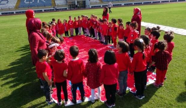 Minik öğrencilerden Türkiye haritası