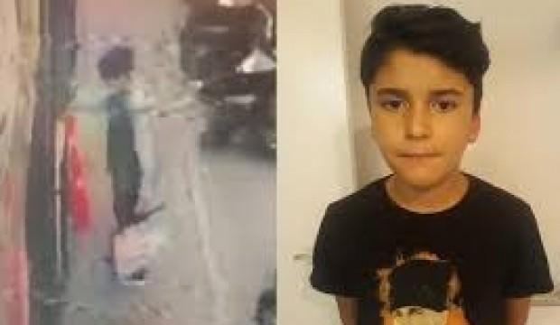 11 yaşındaki çocuk Türk bayrağını yerde bırakmadı