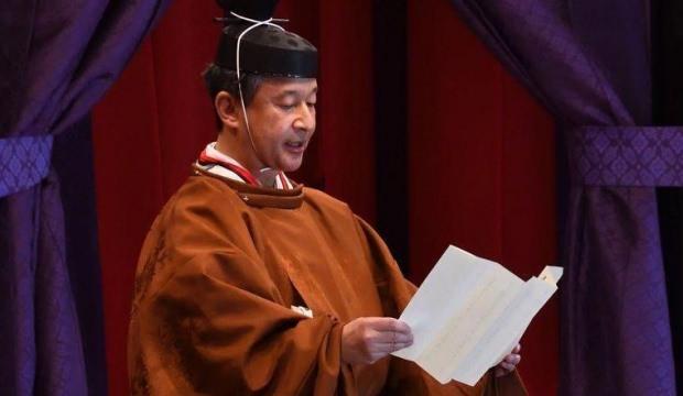 Japonya yeni imparatorun masraflarını konuşuyor!
