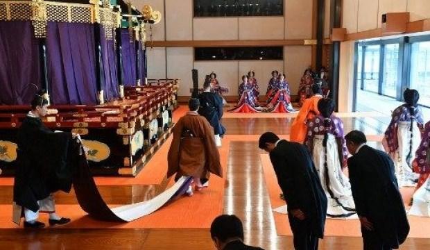 Japonya'da yeni dönem! İmparator resmen tahta çıktı