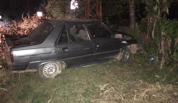 Kontrolden çıkan otomobil ağaca çarptı: 2 yaralı