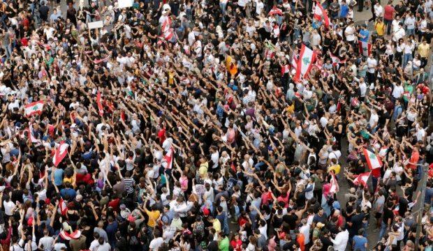 Hariri'nin istifasına rağmen protestolar sürüyor!