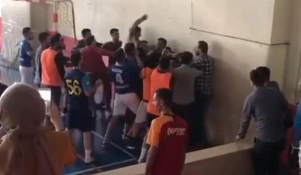Öğretmenler tekme tokat kavga etti!