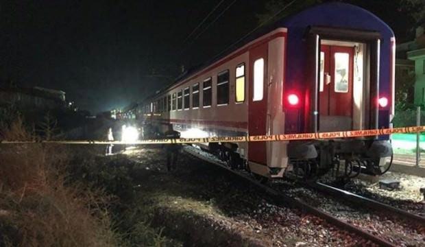 Tren raylarına düşen kadın feci şekilde can verdi