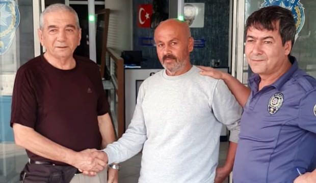 ATM önünde bulduğu cüzdanı sahibine teslim etti
