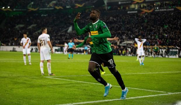 Gladbach, Roma'yı son saniyede yıktı!