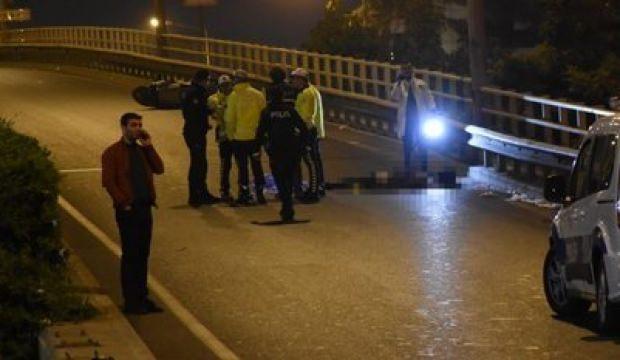 Bariyerlere çarpan motosiklet sürücüsü hayatını kaybetti