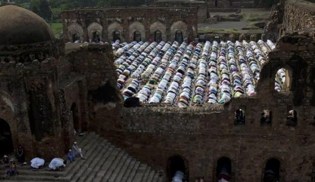 Hindistan'da tarihi cami yerine Hindu tapınağı yapılacak