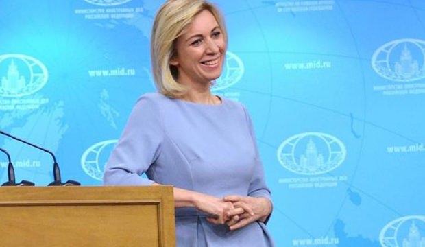 Zaharova bu kez kahkahalar atarak vurdu