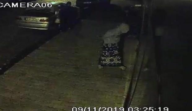 Etekli 3 erkek hırsız güvenlik kamerasına yakalandı
