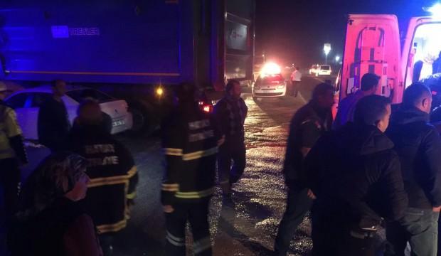 Hatay’da tır ile otomobil çarpıştı: 5 yaralı