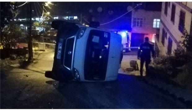 İstanbul'da okul servisi devrildi