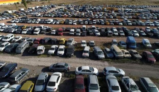 Servet yatıyor! Araçlar çürümeye terk edildi