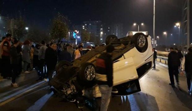 Otoyolda yarışan araçlardan biri takla attı
