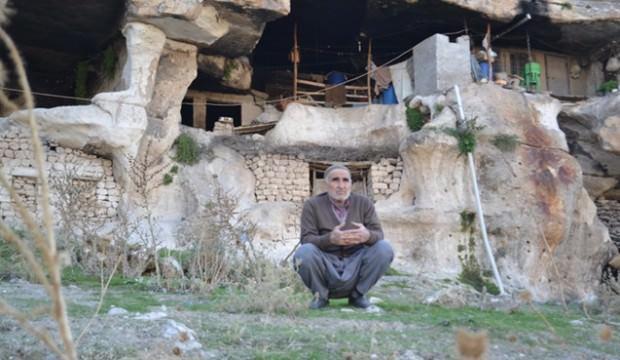 66 yaşındaki adam 22 yıldır mağarada yaşıyor!