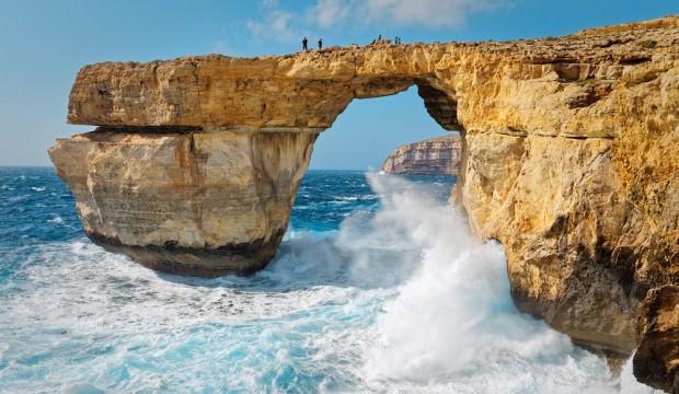 Gozo Adası Malta'nın gözdesi ve masmavi sulara açılan Azur Penceresi