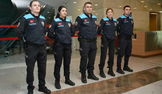 Pasaport polisinin kıyafeti de değişti
