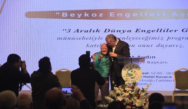 Herkesin içinden sahneye fırladı