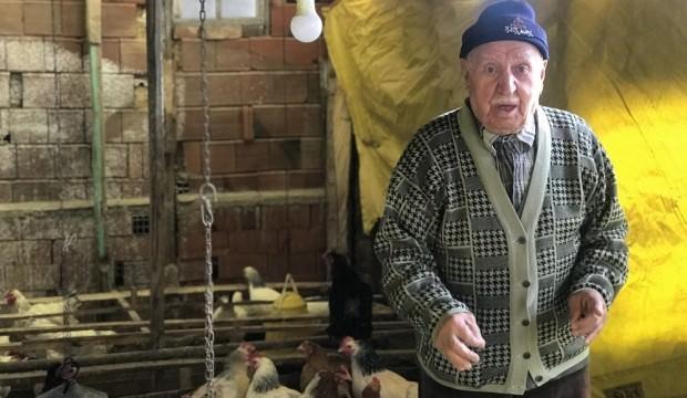 86 yaşındaki Halil amca günlerdir gözyaşı döküyor