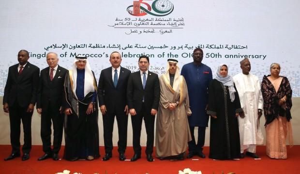 Bakan Çavuşoğlu liderlerle aile fotoğrafı çektirdi