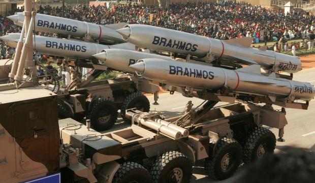 Dünyanın en hızlı füzesi Brahmos'a talip çıktı