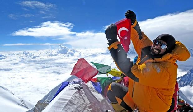 Dünyaca ünlü Türk dağcı Tunç Fındık, özgürlüğü zirvelerde buldu